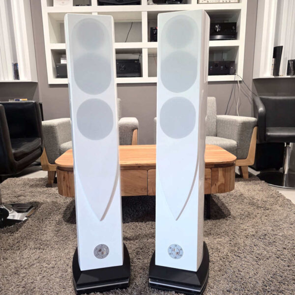 ATOHM-GT2-HD-expo-blanc-avant-1