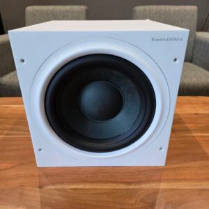 B&W – Caisson de basses ASW 610 – Blanc (Stock B, coin abîmé)