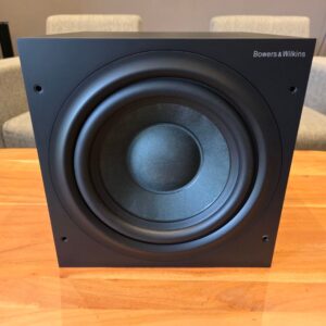 B&W – Caisson de basses ASW 610 – Noir (Stock B, trace sur le dessous)